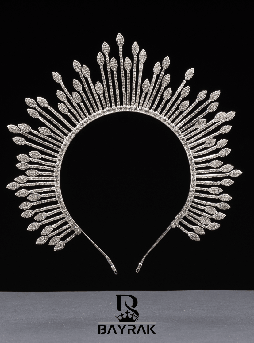 MAIRA -011- After Party Crown